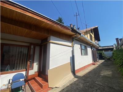 Casa de vanzare in zona centrala, singura in curte!