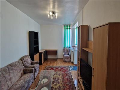 De inchiriat apartament cu 3 camere in centru