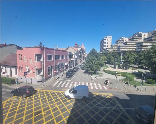 Apartament 4 camere, 2 bai, ultracentral de vanzare , 122 mp ,Targu Mures