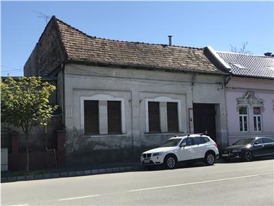 Casa de inchiriat in schimbul renovarii, ideal pentru birouri, sedii de firme